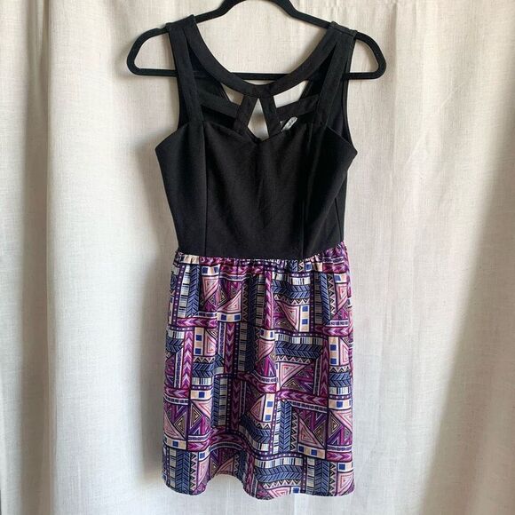 Charlotte Russe Dress Women’s Medium Colorful Geometric Print Dress Front Cutout - Picture 1 of 13
